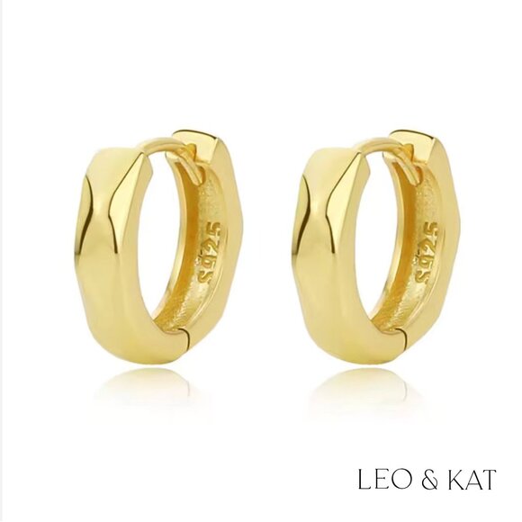 Diamond Cut Gold Chunky Huggie Earrings. 925 Sterling Silver. #1036 - Picture 4 of 5